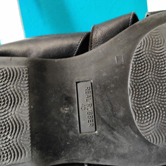 To Boot New York by Adam Derrick - Picture 5 of 5